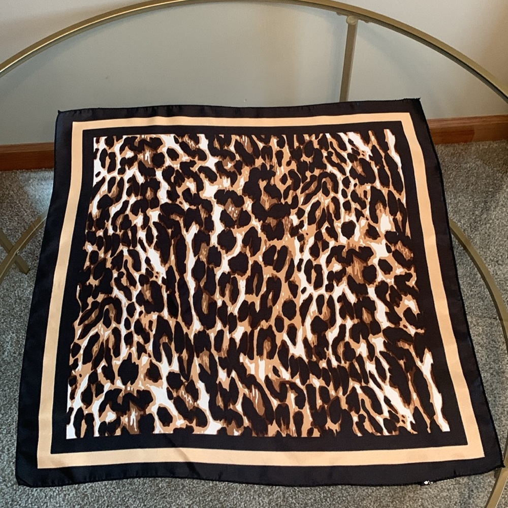 Elegant Leopard Print Scarf - Picture 7 of 16